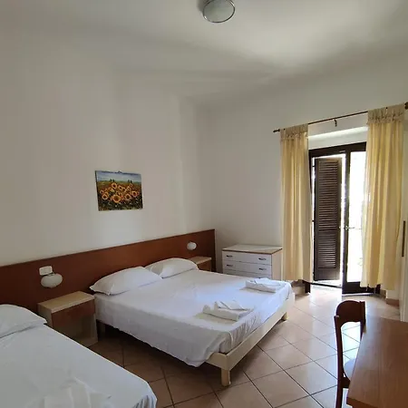 Hotel Acciaroli アッチャロリ