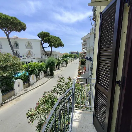 Hotel Acciaroli 3* アッチャロリ