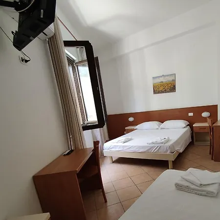 Hotel Acciaroli アッチャロリ