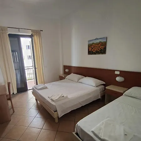 Hotel Acciaroli ホテル 3*