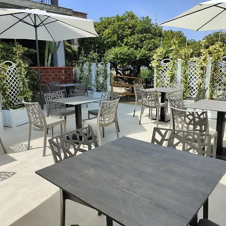 Hotel Acciaroli ホテル 3*