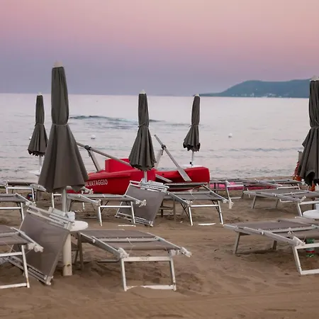 Hotel Acciaroli ホテル