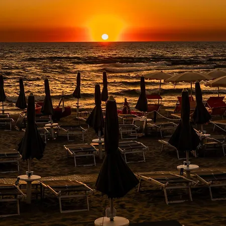 Hotel Acciaroli ホテル アッチャロリ