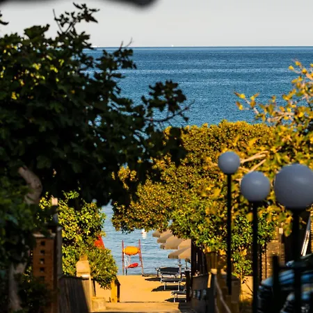 ホテル Hotel Acciaroli 3*